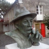 Busto de Roberto Vidal Bolaño na carballeira de Santa Minia