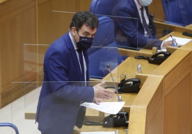 O conselleiro de Cultura, Educación e Universidade, Román Rodríguez, no Parlamento de Galicia