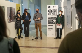 La secretaria general de la Igualdad y el secretario general de Cultura inauguraron hoy la muestra 'Chicas nuevas 24 horas', que denuncia la violencia contra la mujer