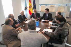 El conselleiro de Cultura, Román Rodríguez, se reunió hoy con los representantes de las fundaciones Rosalía, Curros y Pondal