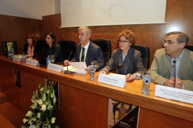 Valentín García inaugurou hoxe á mañá este foro de encontro e de debate arredor do protagonismo feminino nos textos literarios e non literarios do medievo que acolle o Centro Ramón Piñeiro durante tres días