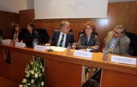 Valentín García inaugurou hoxe á mañá este foro de encontro e de debate arredor do protagonismo feminino nos textos literarios e non literarios do medievo que acolle o Centro Ramón Piñeiro durante tres días