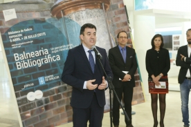 Os conselleiros Román Rodríguez e Jesús Vázquez Almuíña inauguraron a mostra 'Balnearia', que poderá visitarse ata finais de xullo