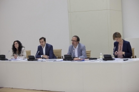 Anxo Lorenzo y Jacobo Sutil en la sesión informativa sobre las ayudas de la Agadic