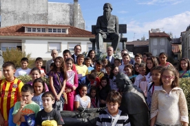  La Consellería de Cultura, Educación e Ordenación Universitaria, representada por el secretario xeral de Cultura, Anxo Lorenzo, participó esta mañana en los actos en recuerdo de Ramón María de él Valle-Inclán que tuvieron lugar en la villa natal del escritor, coincidiendo con el 148º aniversario de su nacimiento.