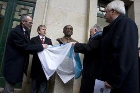 O conselleiro de Cultura, Educación e Ordenación Universitaria, Xesús Vázquez Abad, participou esta mañá na homenaxe que a Universidade de Santiago en colaboración co Foro Peinador lle rendeu a Isidro Parga Pondal, co gallo da celebración do Día da Galeguidade Empresarial