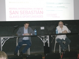 Jacobo Sutil e o director do Festival Internacional de Cine de Donosti, José Luis Rebordinos, na rolda de prensa