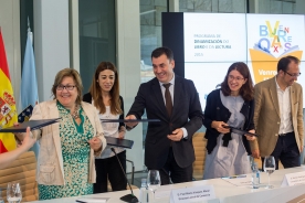 El conselleiro de Cultura, Educación y Ordenación Universitaria, Román Rodríguez, presentó hoy la segunda edición del programa ?Viernes en las Librerías?