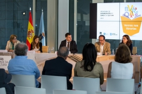 El conselleiro de Cultura, Educación y Ordenación Universitaria, Román Rodríguez, presentó hoy la segunda edición del programa ?Viernes en las Librerías?