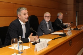  A Consellería de Cultura, Educación e Ordenación Universitaria, representada no seu secretario xeral de Política Lingüística, Valentín García, participou esta mañá na inauguración da sétima edición do Curso de verán de lingua e cultura galegas para persoas estranxeiras