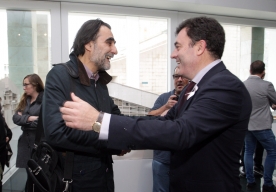 El conselleiro de Cultura, Educación y Ordenación Universitaria, Román Rodríguez, mantuvo hoy un encuentro con el director de la Feria Internacional del Libro de Buenos Aires, Oché Califa