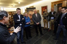 El conselleiro de Cultura, Educación y Ordenación Universitaria, Román Rodríguez en Outeiro de Rei, donde esta mañana firmó un convenio con la Fundación Manuel María de Estudios Gallegos