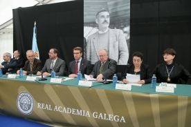 O titular da Xunta preside a sesión plenaria da Real Academia Galega con motivo do Día das Letras Galegas