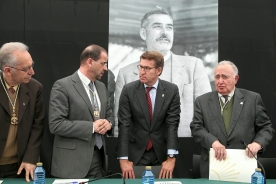 O titular da Xunta preside a sesión plenaria da Real Academia Galega con motivo do Día das Letras Galegas