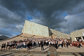 O conselleiro de Cultura, Eduación e Ordenación Universitaria e o secretario xeral de Política Lingüística clausuran o  I Festival de Bandas Infantís e Xuvenís