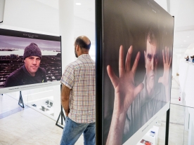 A Cidade da Cultura convida a achegarse á Biblioteca e Arquivo de Galicia a visitar a exposición ‘Rostros do país’ de Xurxo Lobato antes da súa despedida o próximo domingo