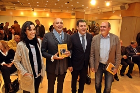 O conselleiro de Cultura, Educación e Ordenación Universitaria en funcións, Román Rodríguez, presentou hoxe o último libro do xornalista e comunicador Pati Blanco