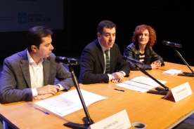 El conselleiro de Cultura, Educación y Ordenación Universitaria, Román Rodríguez, presentó la nueva programación semestral de la Red Gallega de Teatros y Auditorios